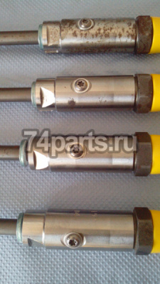 4W7019 форсунка топливная 